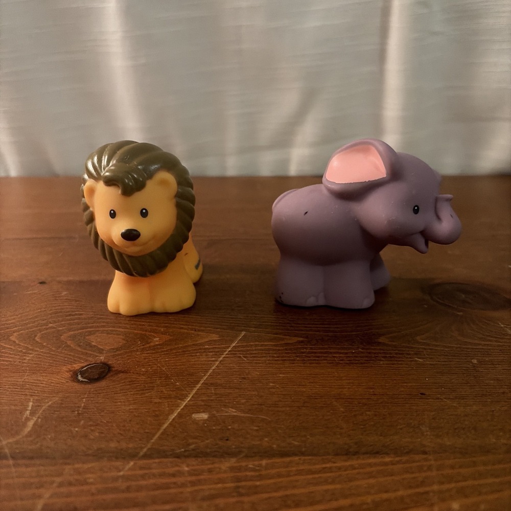 2007‎ LITTLE PEOPLE LION AND ELEPHANT WITH BIRD